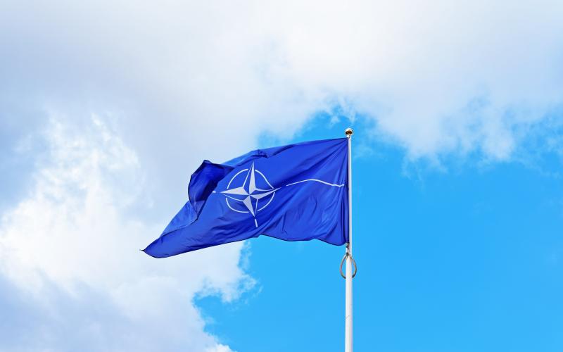 Vilnius, Lithuania - September 3, 2015: NATO flag waving by the wind *** Local Caption *** @Bildtext:Riksdagen sammanträder på måndag för att diskutera Natomedlemskapet och sannolikt lämnas därefter en ansökan in.<@Foto>Foto: iStock
