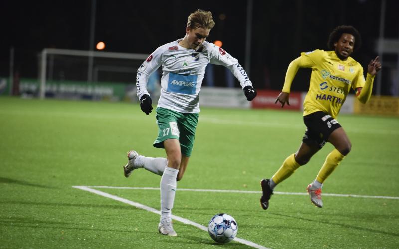 IFK Mariehamn-KTP *** Local Caption *** @Bildtext:Med 25 minuter kvar att spela fick 18-åriga mittfältaren Oscar Wiklöf hoppa in. Det här var ålänningens åttonde framträdande i ligan.@Foto:Foto: Hülya Tokur-Ehres