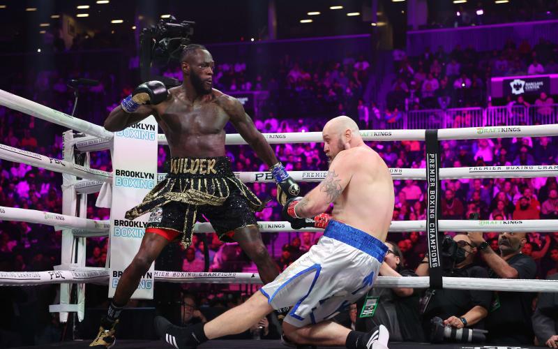 BROOKLYN, NEW YORK - OCTOBER 15: Deontay Wilder knocks out Robert Helenius in the first roundduring their WBC world heavyweight title eliminator bout at Barclays Center on October 15, 2022 in Brooklyn, New York.   Al Bello/ LEHTIKUVA / Getty Images/AFP, AFP / LEHTIKUVA / AL BELLO