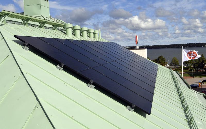 290822 , 29082022 , 20220829 , Solpaneler på taket , solpanel ,  el , alternativ el , elproduktion , solcellsanläggning , solceller , miljövänlig elproduktion