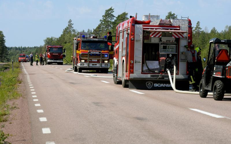260718 , 26072018 , 20180726 , Brandkår , brand , olycka , markbrand i Lemland, utryckningsfordon , brandbilar genrebild