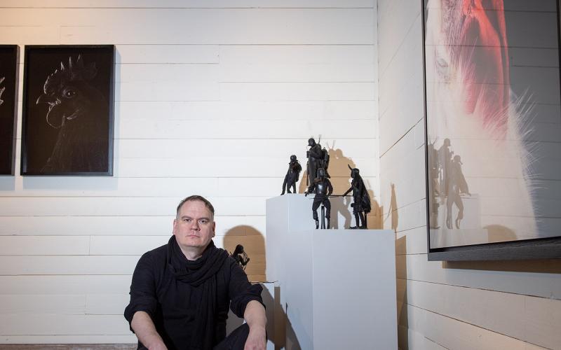 Kenneth Bamberg, Juha Arvid Helminen, Fotokonst, skulptur, Galleri Skarpans, utställning, tuppar