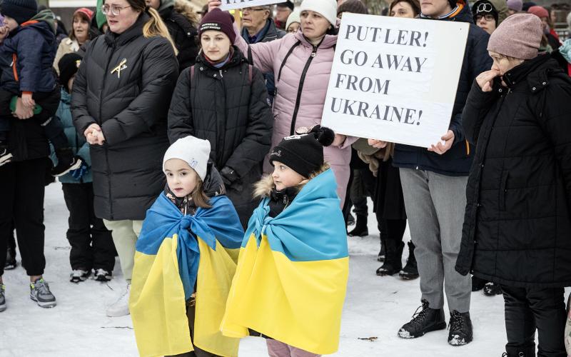 Ukrainaplatsen, manifestation mot kriget på årsdagen, Ukrainakriget, 