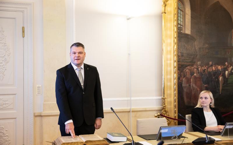 Mikko Savola är ny försvarsminister