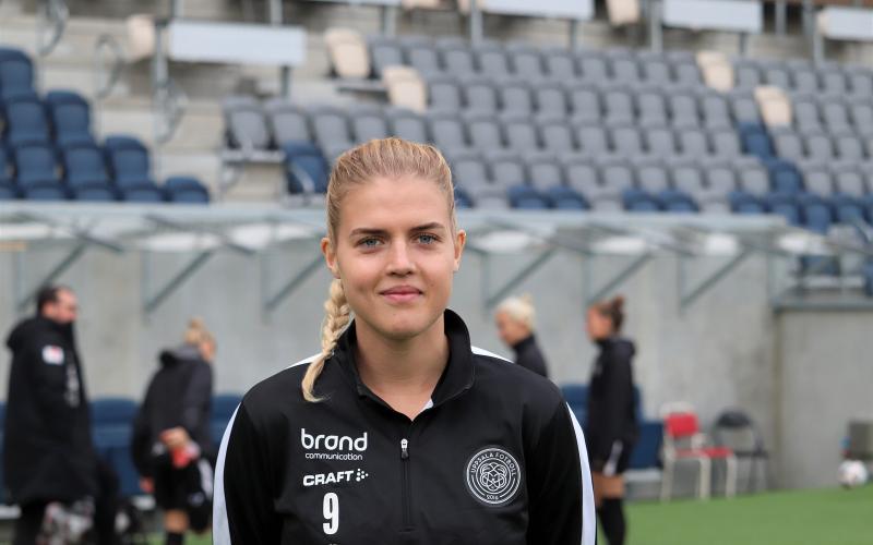 Det blev bara en säsong i IK Uppsala för 22-åriga Isabella Mattsson. Nu lägger hon skorna på hyllan på obestämd tid.