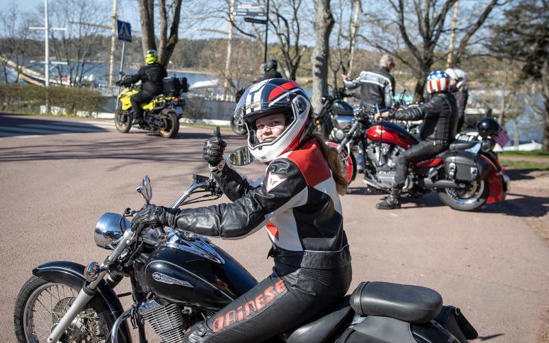 Zaida Engström, Ella Erherdt, MC, Poker run runt Åland, Motorcyklister