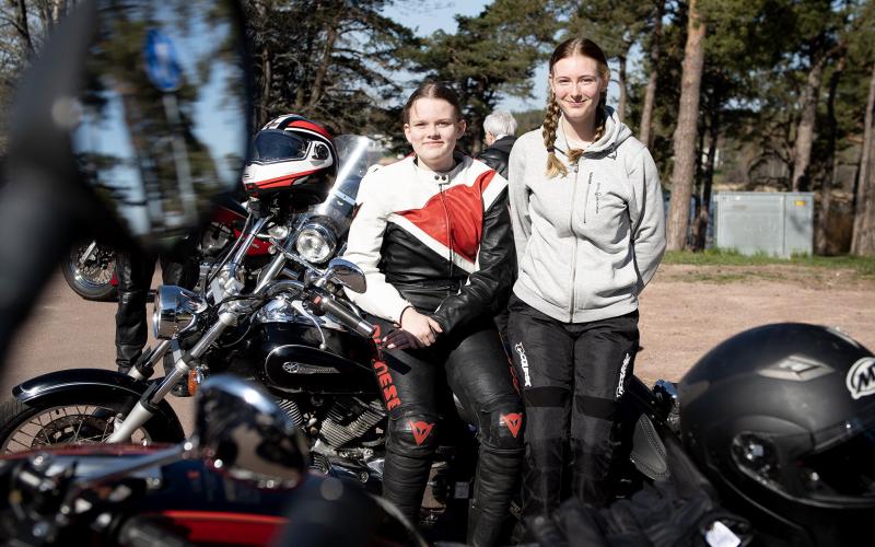  Zaida Engström, Ella Erherdt, MC, Poker run runt Åland, Motorcyklister