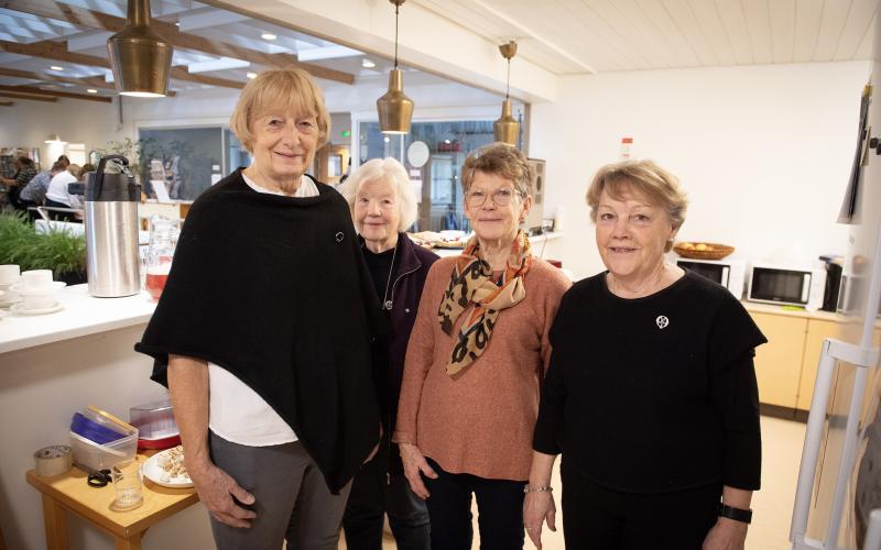 Marthorna Kerstin Wikgren, Helena Häggblom-Jacobsson, Siw Wikström och Peggy Danielsson såg till att besökarna fick gott fika och kaffe.