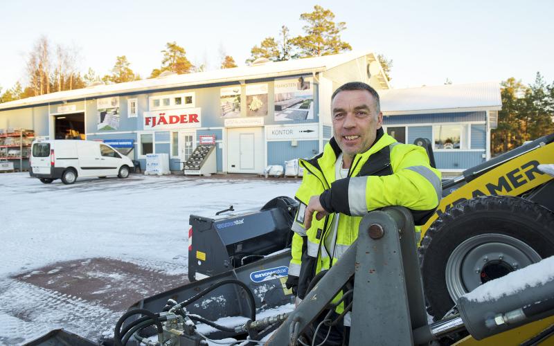 Johan Fjäder med personal vill gärna att de insamlade pengarna hittar en ny åländsk mottagare.@Foto:Jacob Saurén