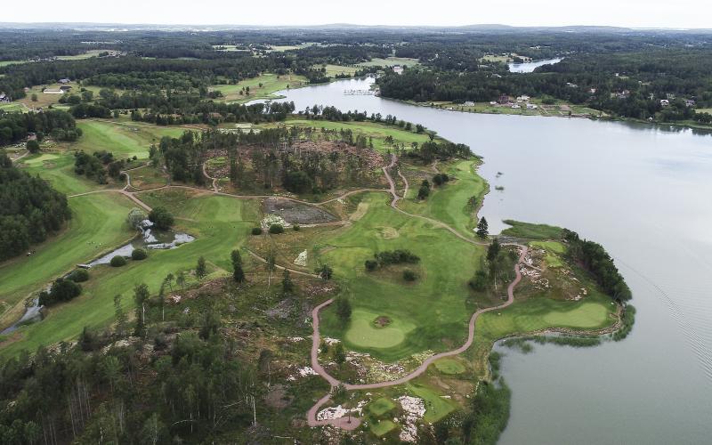 Ålands golfklubb vill göra om sina fairways. Därför höjer man nu medlemsavgifterna för seniorer. I övrigt är avgifterna oförändrade.