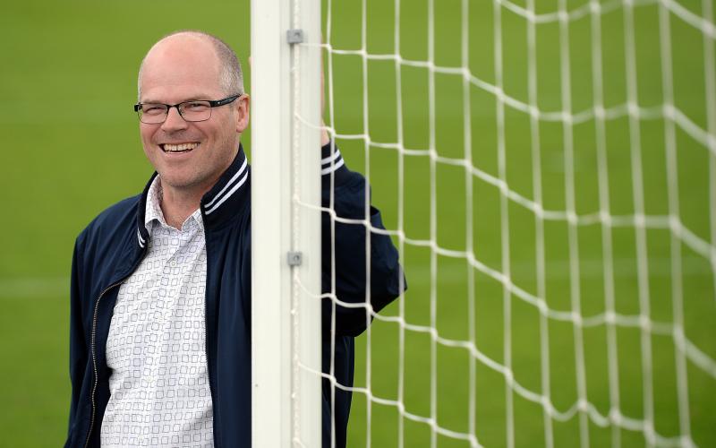 Per Löfkvists fotbollsgärning på Åland sträcker sig över två decennier. Men nu sätter han punkt för sin tränarkarriär. ”Det får räcka nu”, säger 57-åringen.@