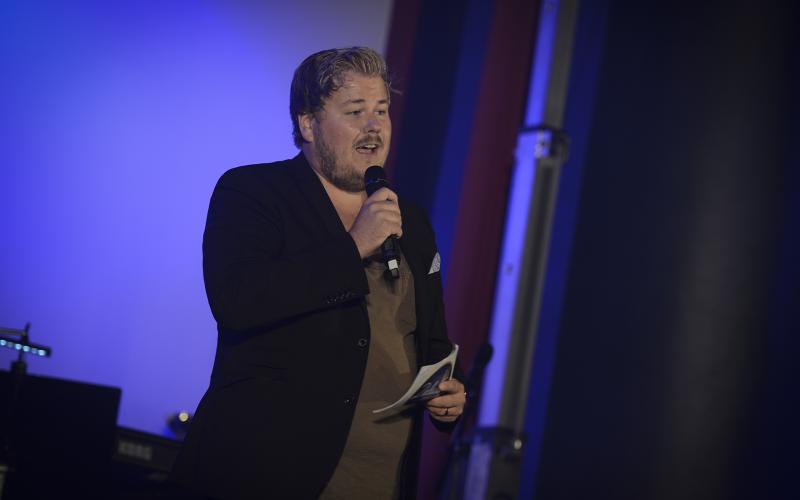 Åländske Joacim Bjökvall arrangerar på nytt LÅL Standup med inbjudna komiker.