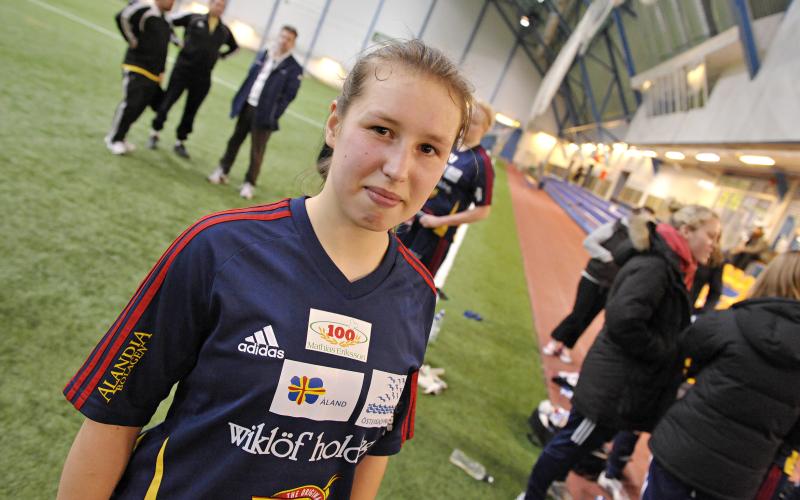 Här har vi den allra första bilden på Pille Raadik i Ålandstidningens arkiv. Då var det februari 2011 och hon var ny i laget.