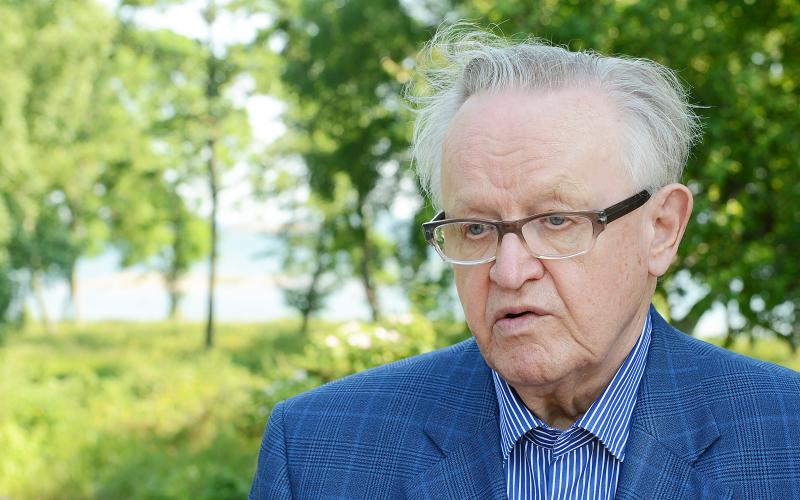 Enligt Martti Ahtisaari har miljöarbetet en stark koppling till fred. ”Jag har sett mycket och har lång erfarenhet. Just nu har vi bättre möjligheter än någonsin tidigare att utveckla samarbetet kring Östersjön”, säger han om sin nya position som Östersjöfondens beskyddare.@Foto:FOTO: Daniel Eriksson