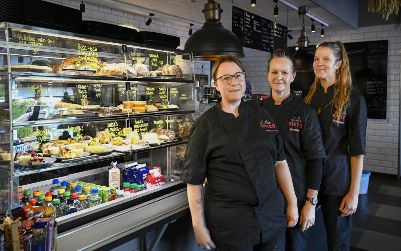 Kocken Sara Öström, Katja Tötterman och Linda Liewendahl har hand om den nya bistron som blivit ett populärt lunchställe.