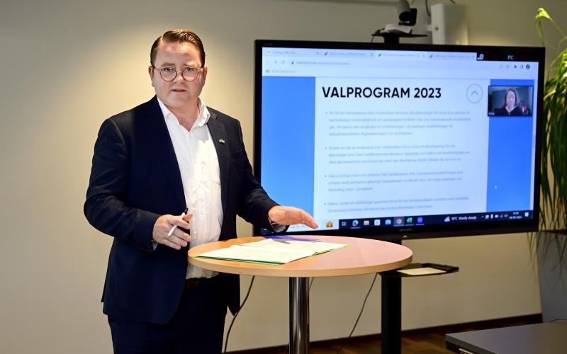 Alfons Röblom presenterade Hållbart initiativs valprogram inför höstens val. 