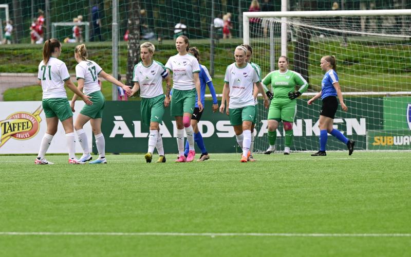 IFK-damerna fick jubla tio gånger om mot LeKi. Här Fanny Karlsson, Minna Kurtén, Tilda Engström, Othilia Nordberg och Elin Lindström efter 2–0-målet.
