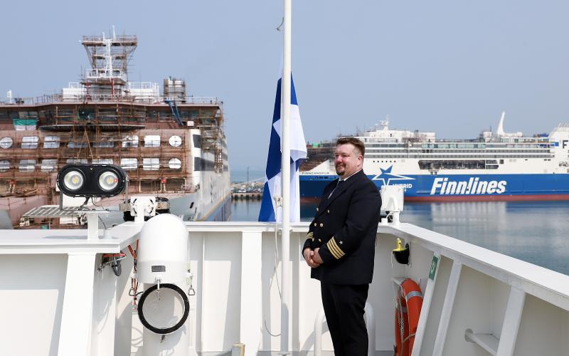 Johnny Forss från Kumlinge är befälhavare på Finnsirius. Sedan den 23 juli har han varit ombord för att köra hem fartyget från Weihai i Kina till Nådendal.