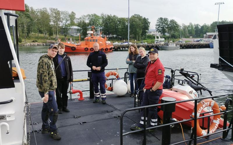 Eleverna ombord på Svante G som tillhör Ålands sjöräddningssällskap.<@Fotograf>Privat