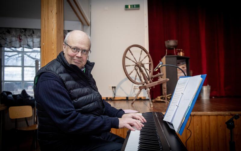 Lars Sundblom är pianist i ”De tre önskningarna”.