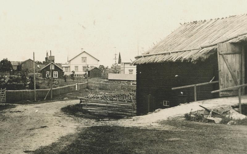 Ers ladugård i Önningeby med sitt traditionellt åländska halmtak för omkring hundra år sedan.