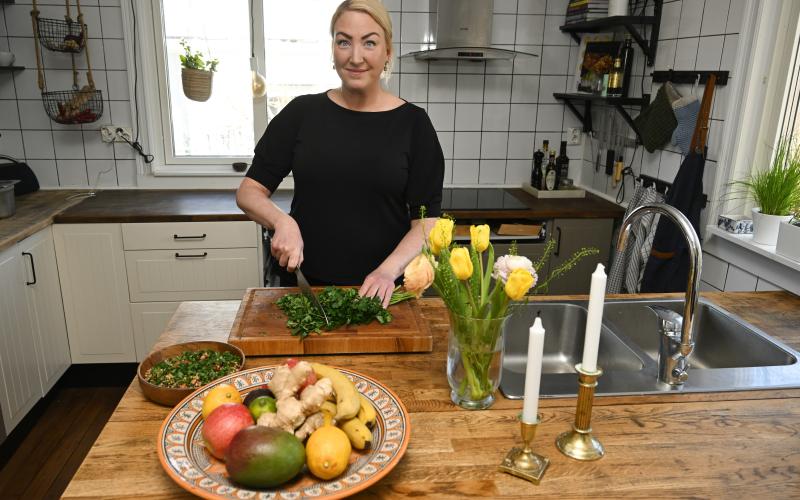 Lisa Hellström är i grunden lärare. Innan hon startade Alltid i köket drev hon rekryteringsföretaget Volym tillsammans med maken.