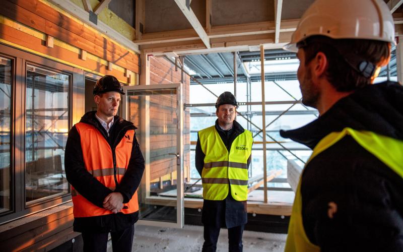Adam Söderlund, Kasper Granlund och Gabriel Sjöström har själva varit väldigt engagerade i bygget, även fast två av dem bor utanför Åland. ”Vi har försökt bygga som vi själva skulle vilja bo”, säger Kasper Granlund.