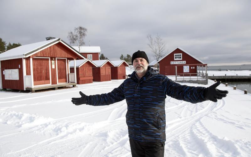 Kommunsekreterare Kennet Lundström glädjer sig över att invånarantalet i Sottunga har ökat de senaste åren. 