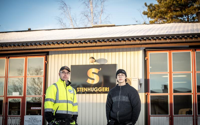 Mats Gottberg och Kent Saarinen är de nya ägarna till Ålands stenhuggeri Ab, som tidigare hette Stenhuggeri Saarinen & Åkerblom.