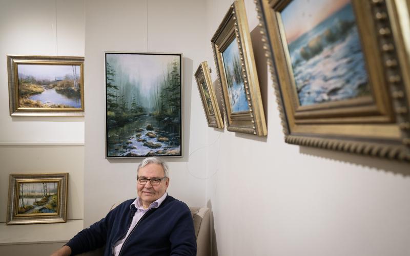 Efter några års Ålandspaus är Stig Rosenlund tillbaka med en utställning av landskapsmålningar, på Galleri Ehns.