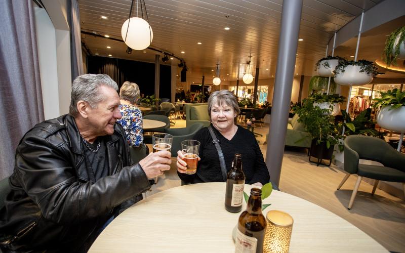 Reia och Ewa Bartak brukade kryssa med Birka Stockholm två-tre gånger om året. Nu är de med på Birka Gotlands premiärtur.