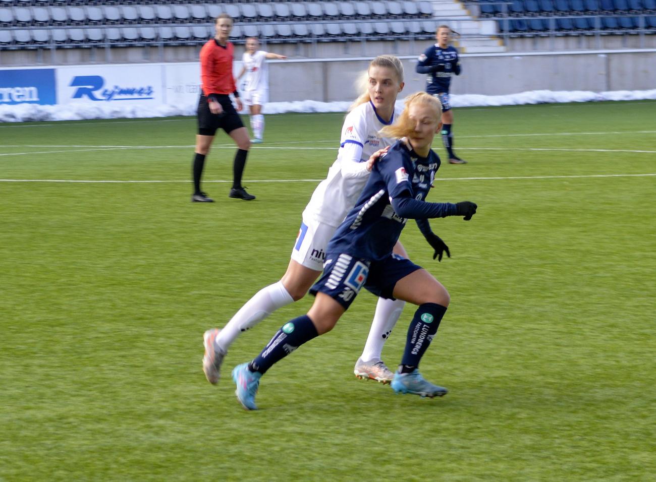 050322 , 05032022 , 20220305 , Fotboll , Olivia Mattsson (8) som nu spelar i Elitettanlaget Växjö DFF *** Local Caption *** @Bildtext:Så här långt in på försäsongen har Olivia Mattsson en given plats i Växjölagets startelva. I lördags spelade hon från start och hela matchen.@Normal:<@Foto>Foto: Victor Sundqvist