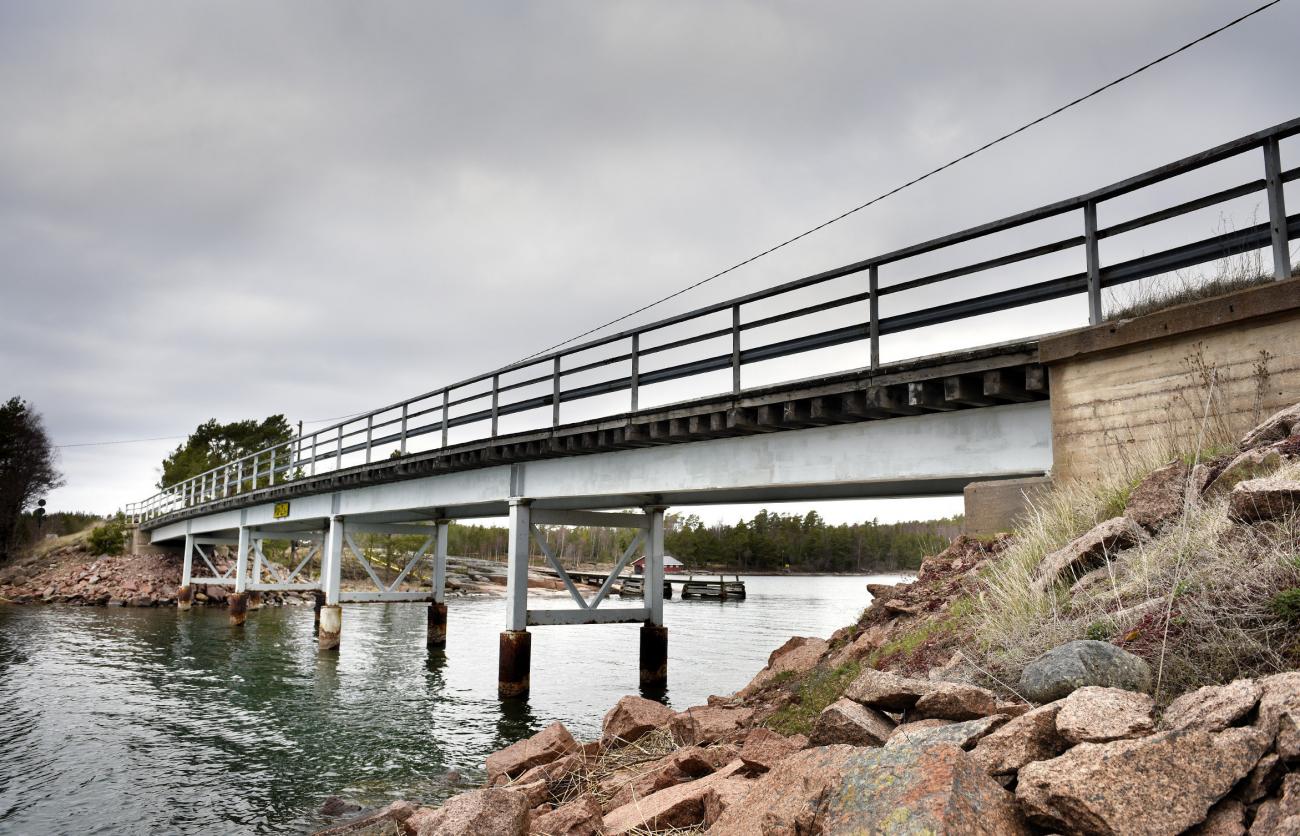 dånöbron, geta *** Local Caption *** @Bildtext:Vatten, väder och vind har slitit på Dånöbron. 13 skador bör åtgärdas inom en treårsperiod. 