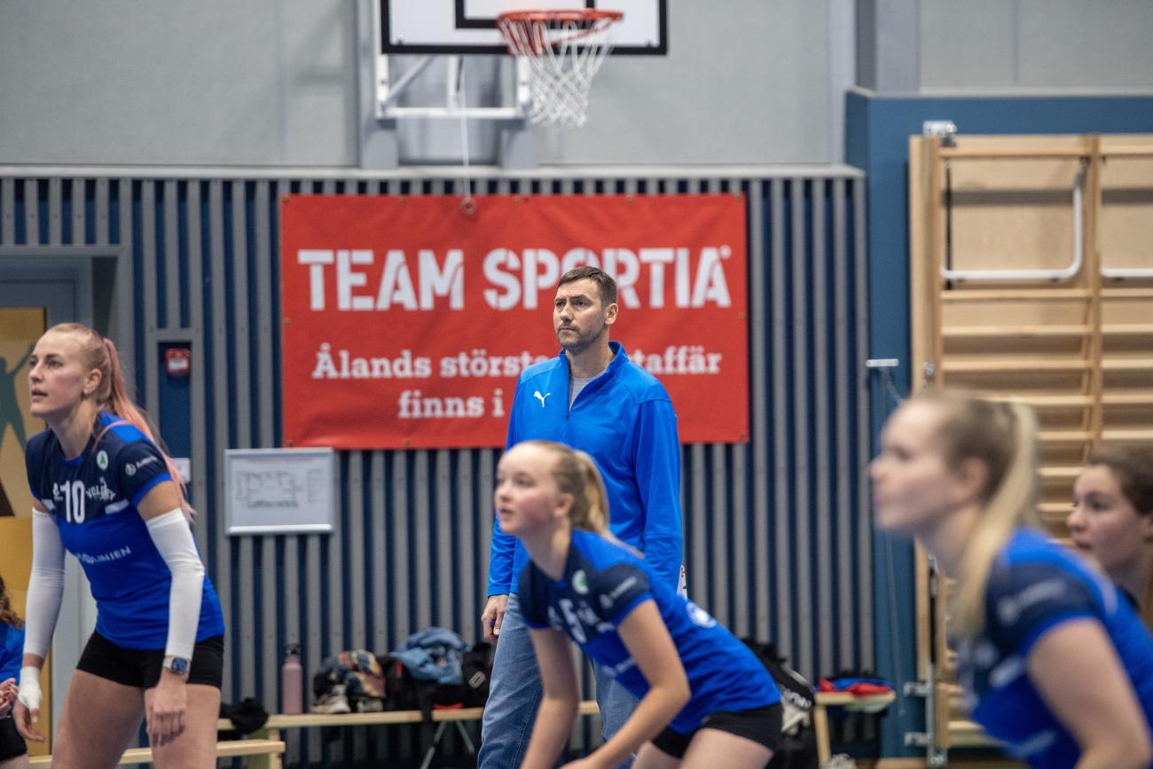 Aldis Jaundzeikars, JIK Damer, Volleyboll, Vikingagården