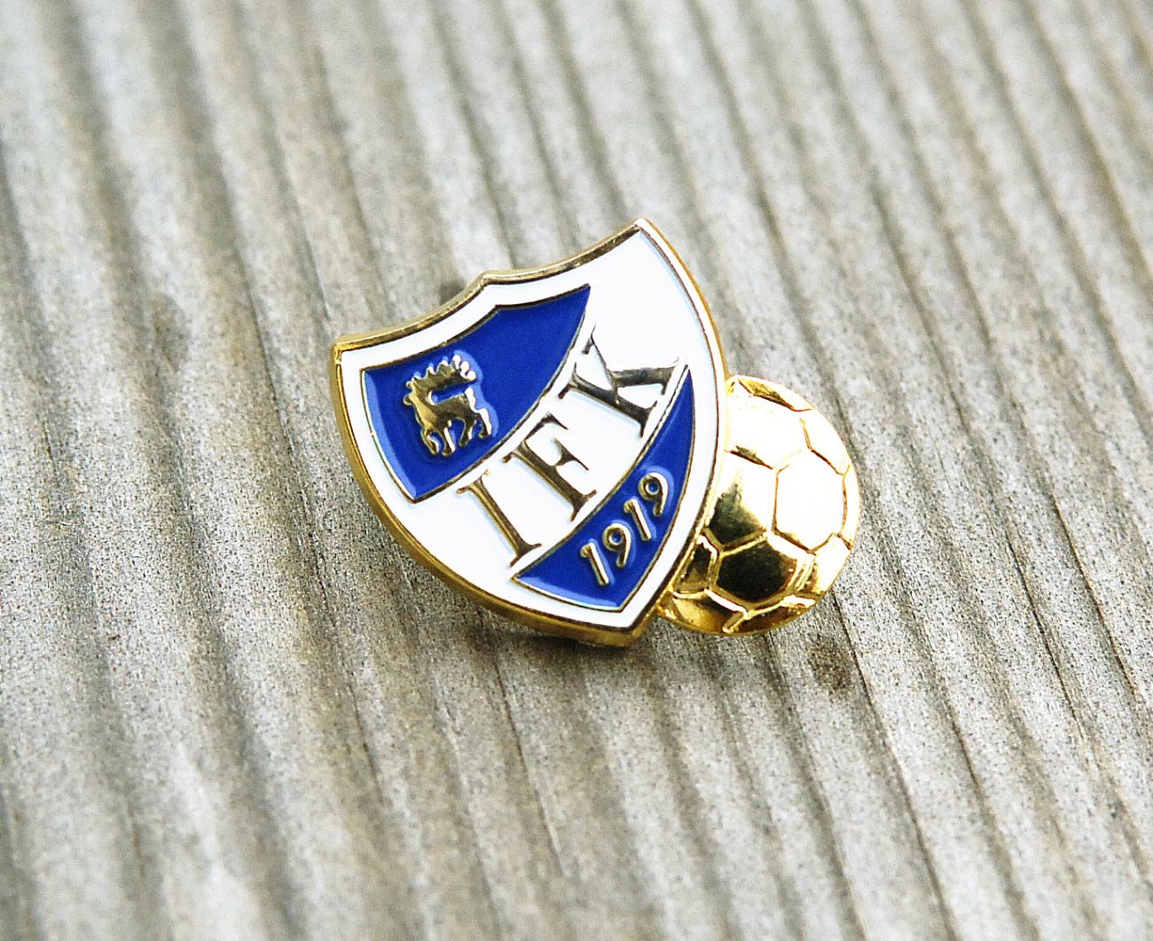 IFK Mariehamn . emblem .  pin . klubbmärke . märke . 