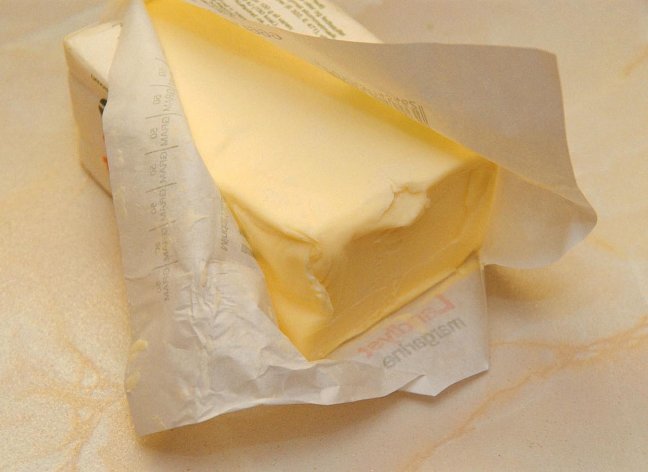 michael davis
Variationer. I Europa varierar kilopriset på smör kraftigt, från 43,60 mark i Rom till 20,00 mark i Moskva. *** Local Caption *** @Foto:michael davis
@Bildtext:<B>Revansch för smöret?<$> Det är mycket hälsosammare att äta smör, helst ekologiskt, i stället för margarin med härdat fett, anser näringsterapeuten.
